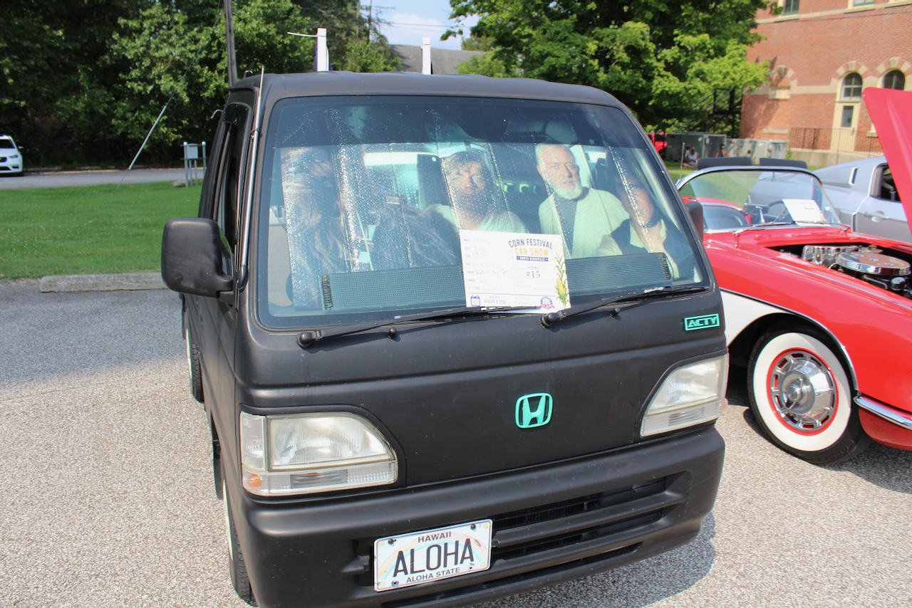 1990s Honda Acty kei truck, black, front view with ALOHA plate