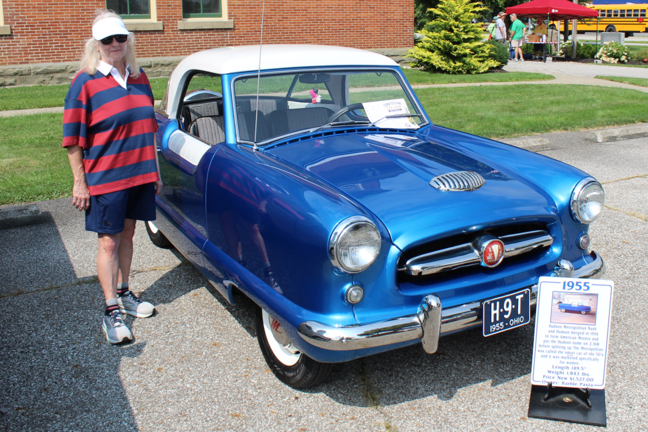 1955 Hudson Metropolitan Nash, blue and white